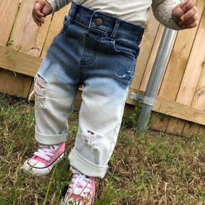 Distressed denim 🖤👖